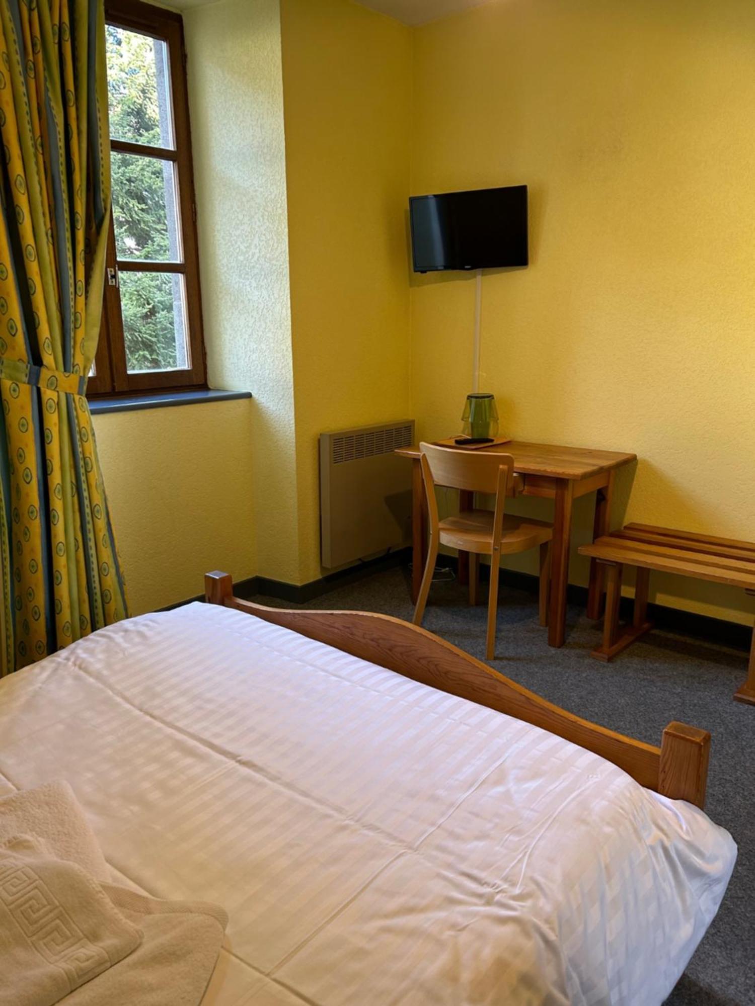 Aux Globe-Trotters Hotel Murat  Buitenkant foto