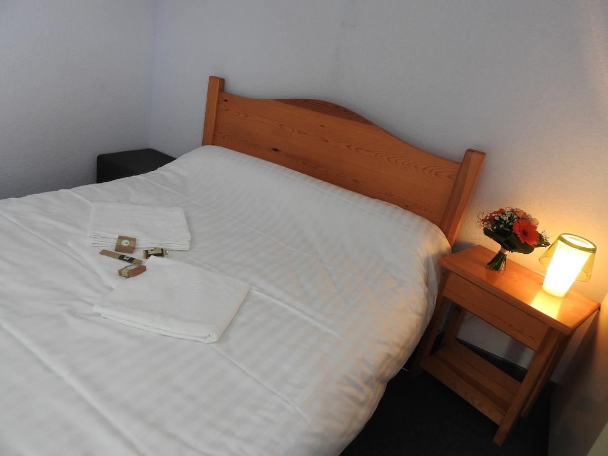 Aux Globe-Trotters Hotel Murat  Buitenkant foto
